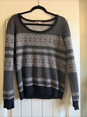 Forever 21 Black and White Patterned Scoop Neck Sweater